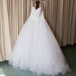 CASABLANCA WEDDING GOWN PETTICOAT VEIL HEELS